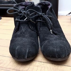 Skechers suede lace-up wedge ankle booties